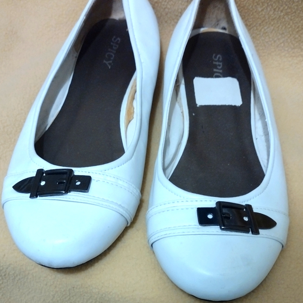 Women's White with black buckle babydoll flats